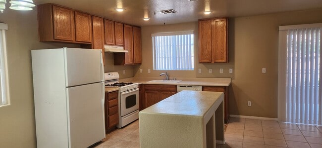 Building Photo - Condo in Gated Genevieve Court