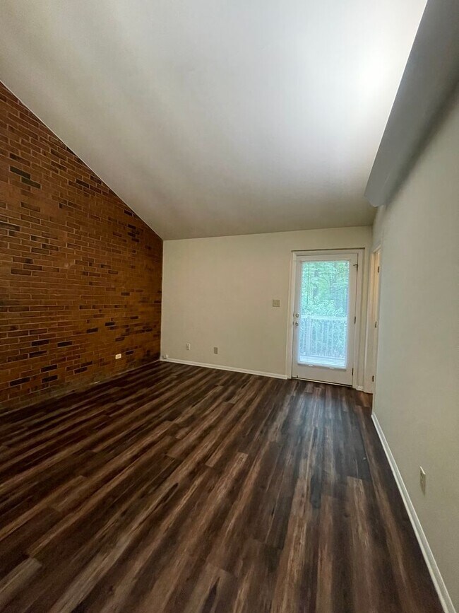 Building Photo - 900 Barringer Drive ~ Charming 2 Bedroom R...