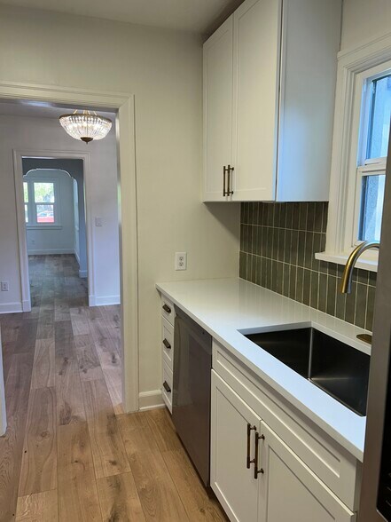 Building Photo - 2425 Van Buren Ave