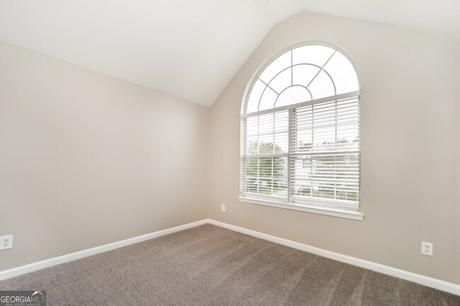 Building Photo - 2560 S Hills