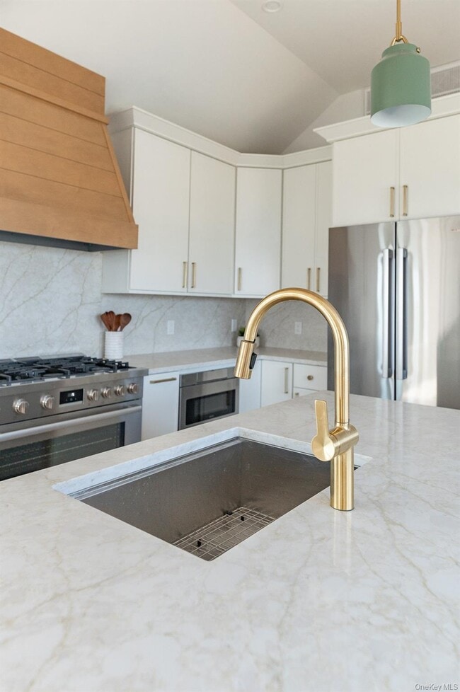 Building Photo - 319 Wilmot Rd