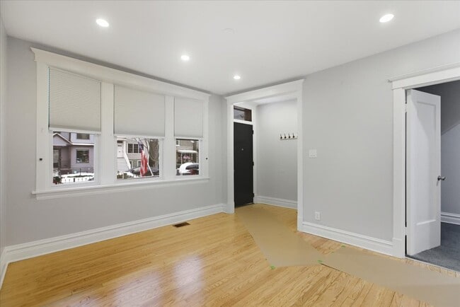 Building Photo - 2708 N Richmond St