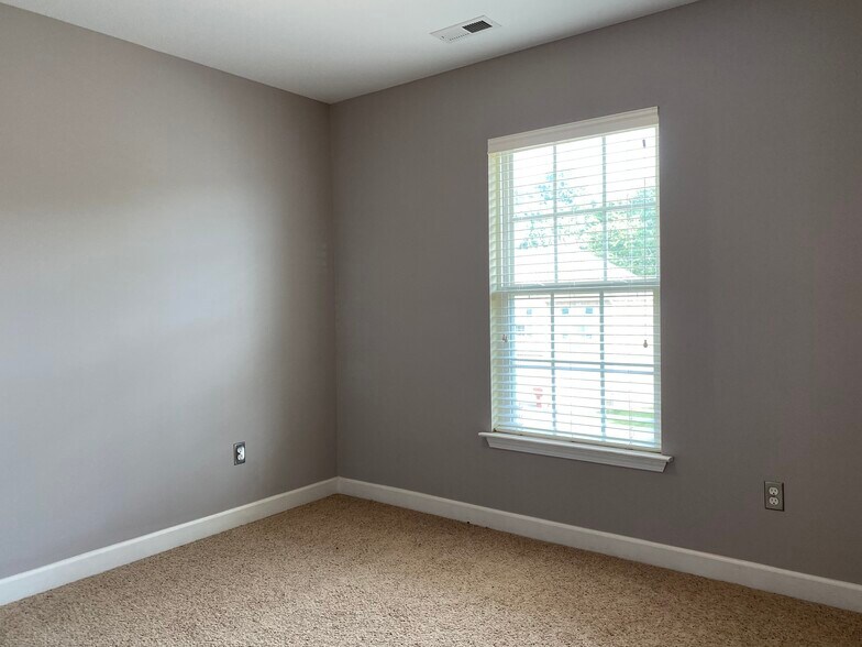 Building Photo - 122 Azalea Rdg