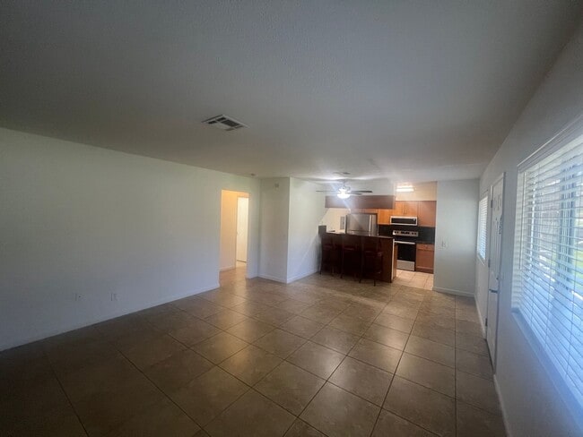 Building Photo - Beautiful 2 Bedroom UPGRADED condo for rent!