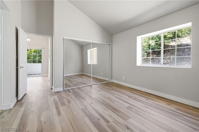 Building Photo - 315 Seine Way