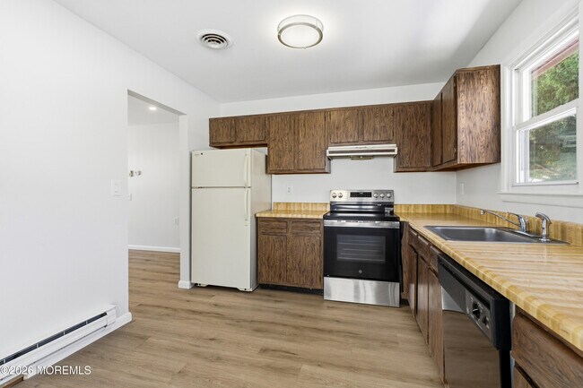 Building Photo - 91 Westport Dr