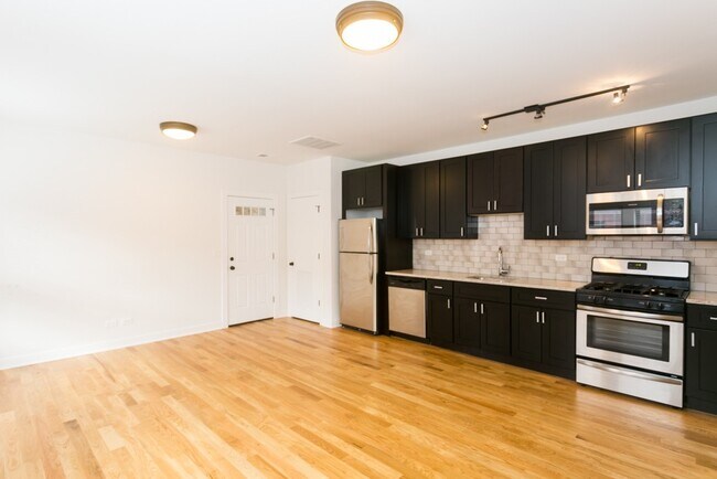 Building Photo - 2229 W Eastwood Ave