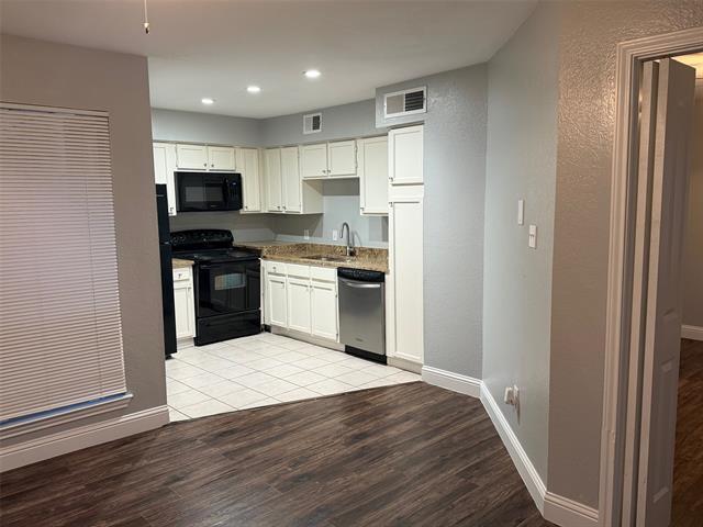 Building Photo - 2300 Balsam Dr