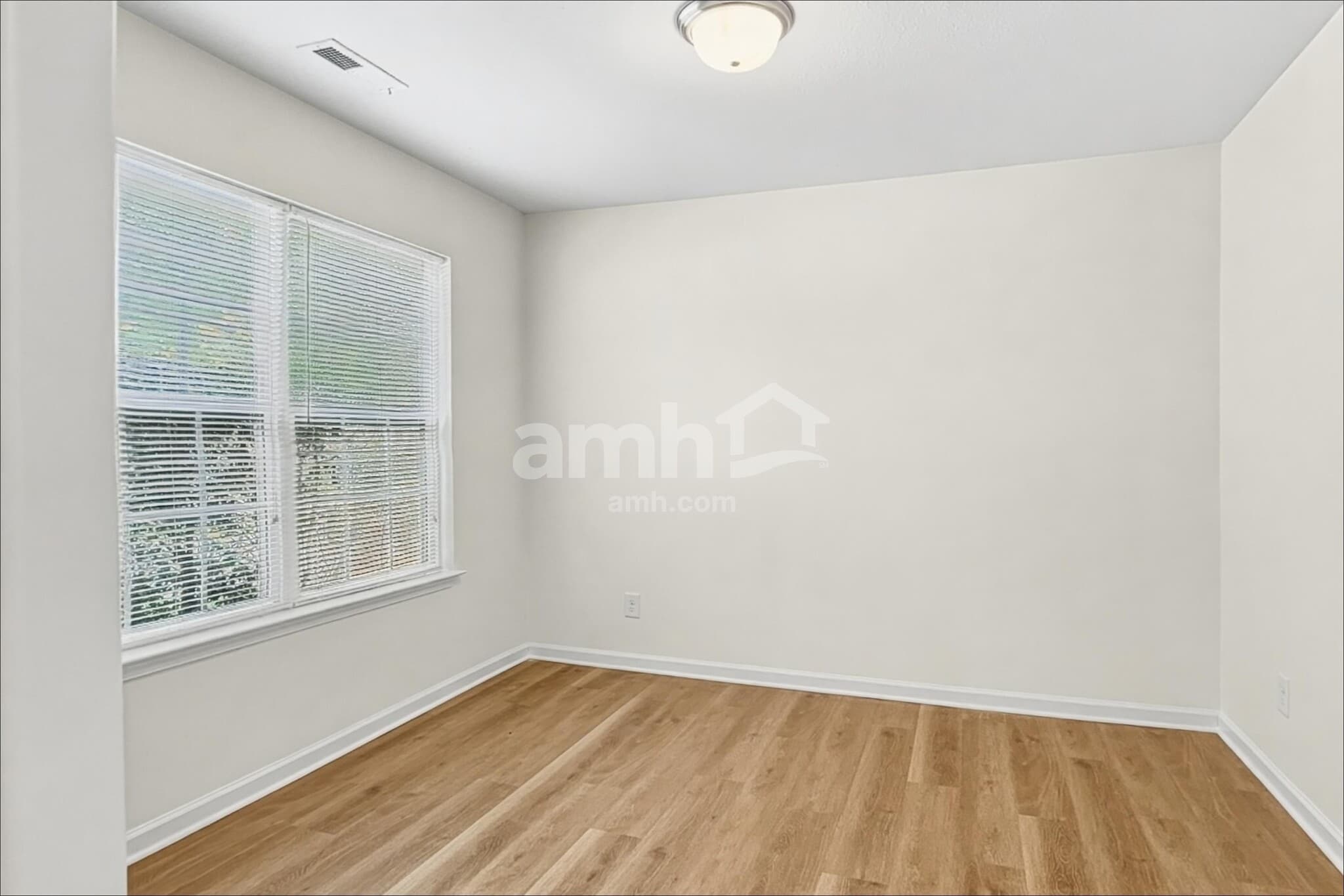 Building Photo - 118 Charndon Way