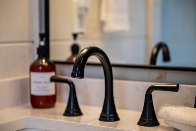 Building Photo - 532 Warbonnet Wy