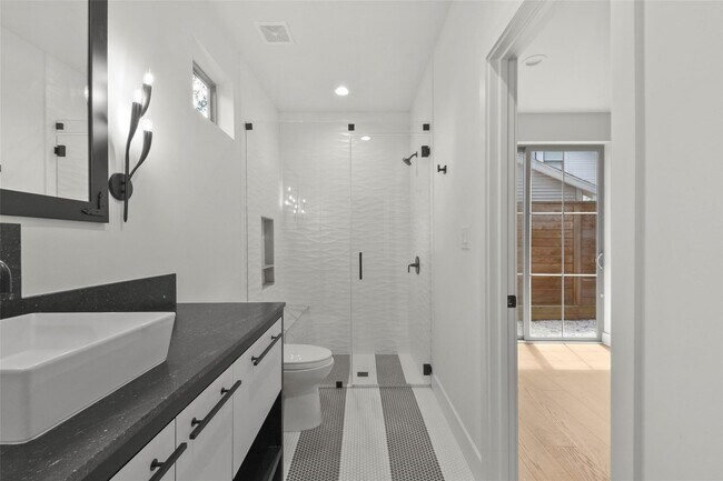 Building Photo - 1247 Peden St