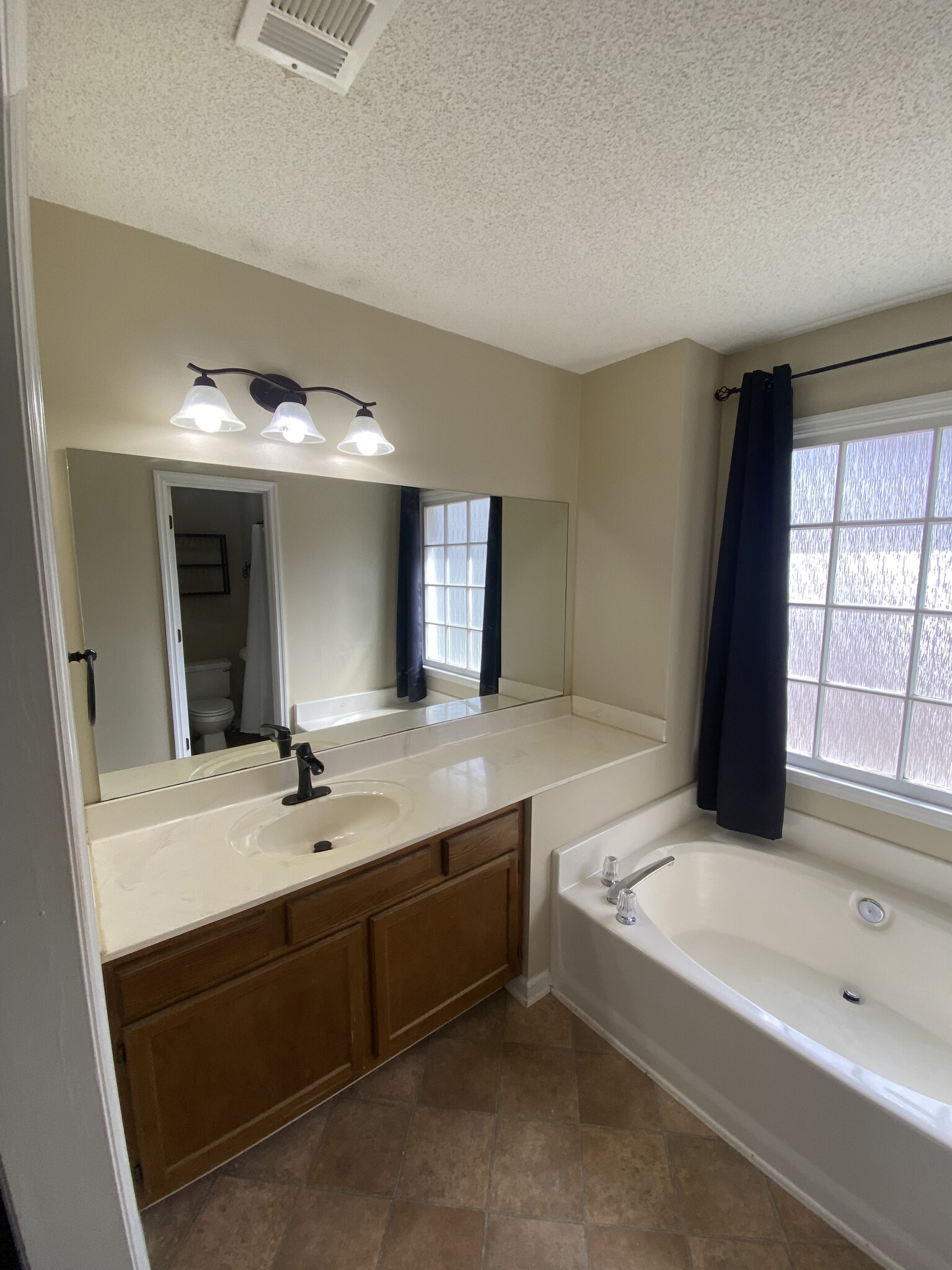 Master bathroom - 4201 E Emerald Dr NW