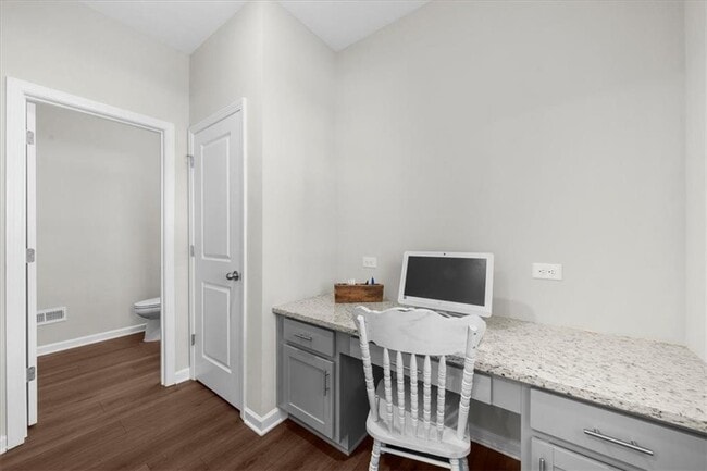 Building Photo - 324 Commons Ave