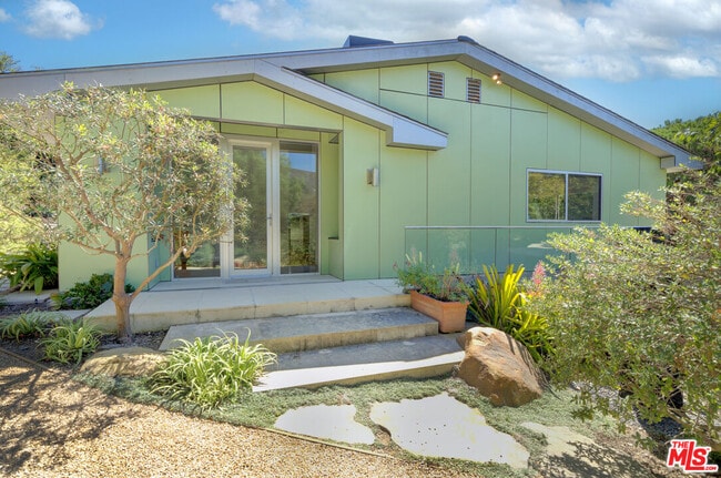 Building Photo - 6000 Philip Ave