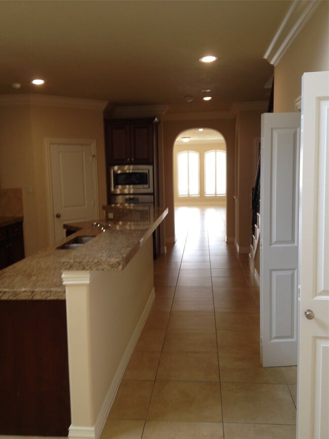 Building Photo - 2038 Palm Forest Ln