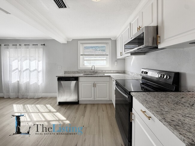 Building Photo - 6920 N Central Ave