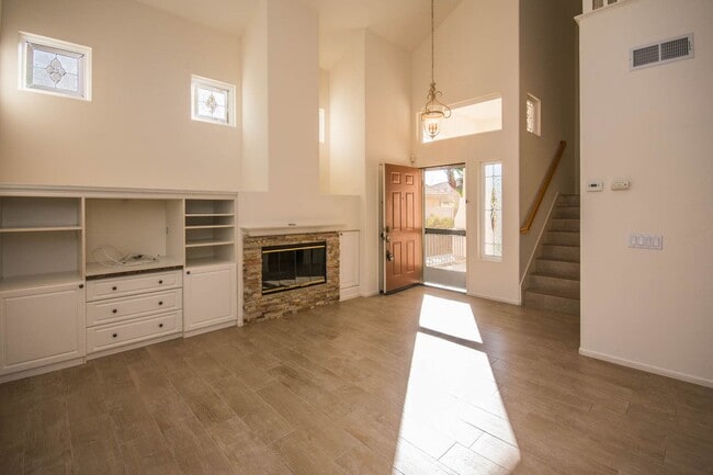 Building Photo - Beautiful 3 Bedroom Home in Rancho Carrillo!