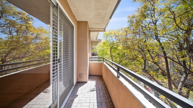 Building Photo - 2 bedroom 2.5 bathroom