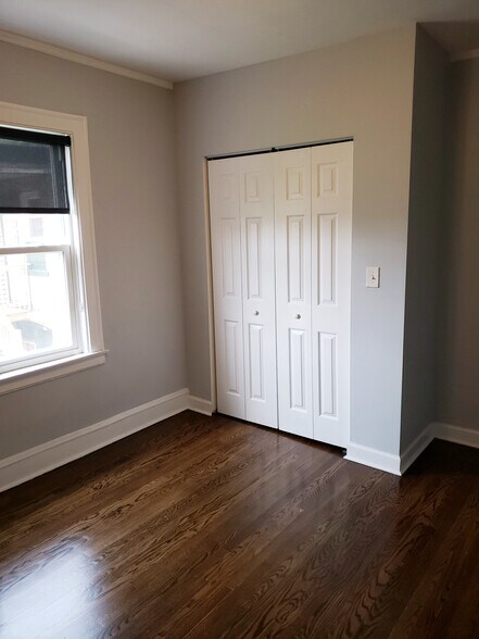 Building Photo - 3320 N LeClaire Ave