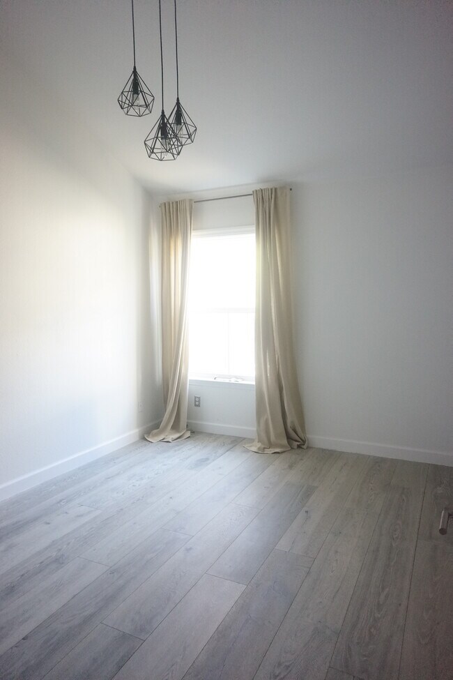 Building Photo - 2078 S Delaware St