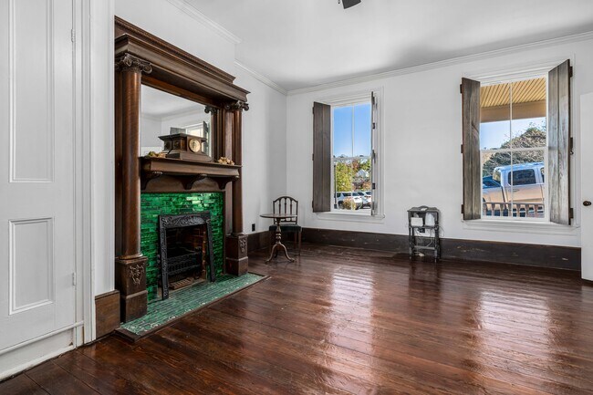 Building Photo - 120 S Cherokee St