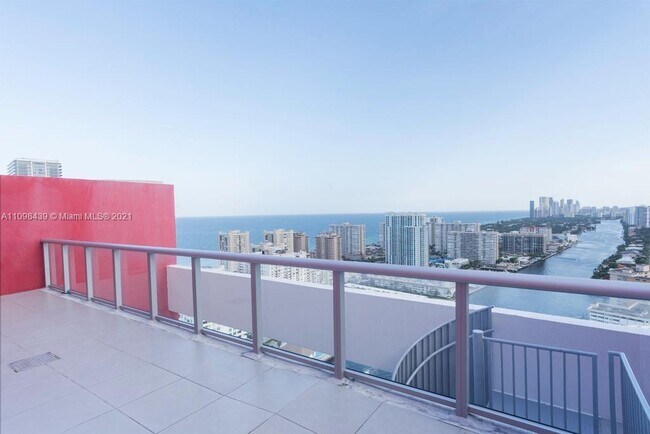 Building Photo - 2602 E Hallandale Beach Blvd