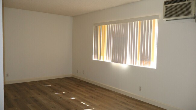 Building Photo - 1 bedroom 1 bath single level apartment in El Cajon City