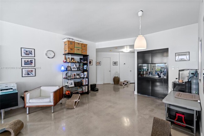 Building Photo - 4925 Collins Ave