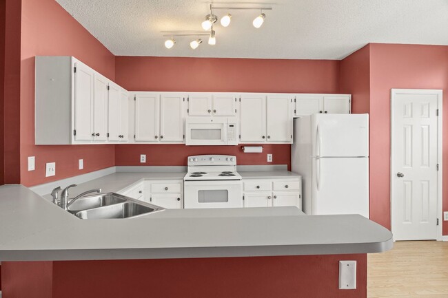 Building Photo - Great Wake Forest Location