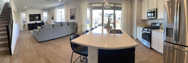 Building Photo - SPACIOUS 4 BEDROOM 3 FULL BATH HOME