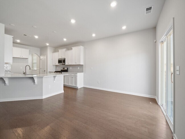 Building Photo - Beautiful Almost New Home with 5 Bedroom &...