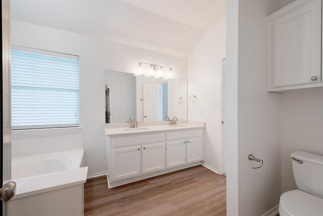 Building Photo - 2201 Portwood Bend Cove