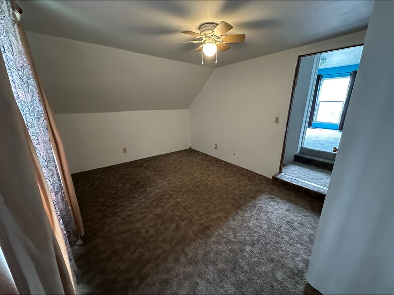 Building Photo - 714 Park Ave