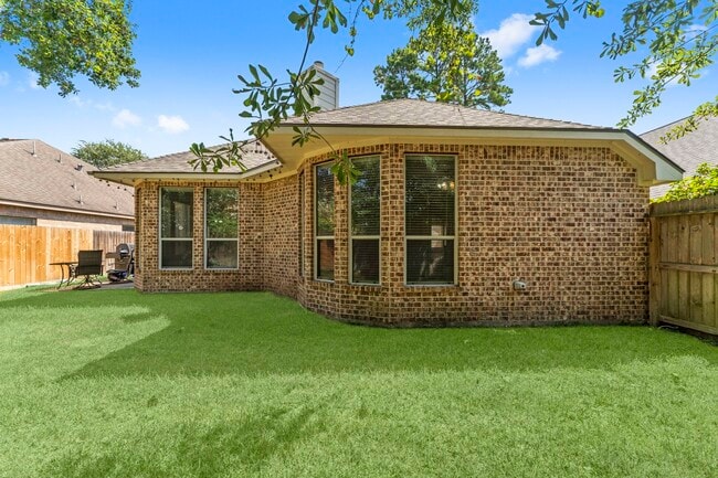 Building Photo - 16131 Woodbend Trail Dr