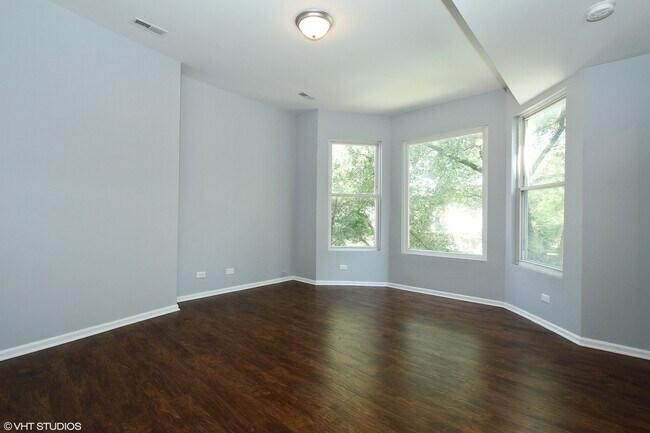 Building Photo - 6422 S Rhodes Ave
