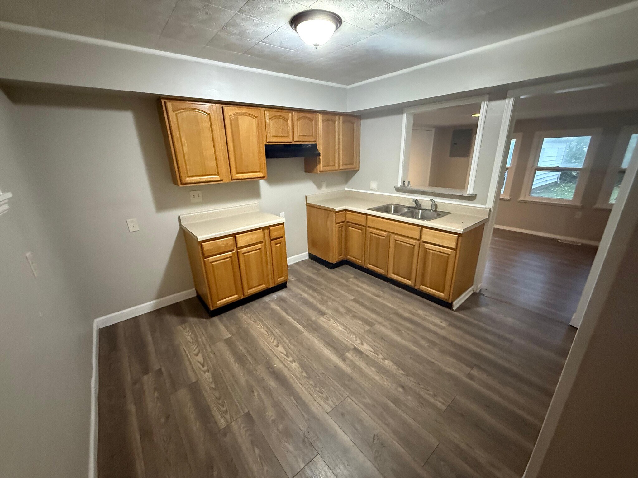 Building Photo - 58 David St