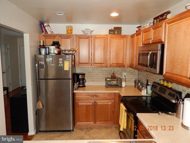 Building Photo - 6054 Old Landing Way