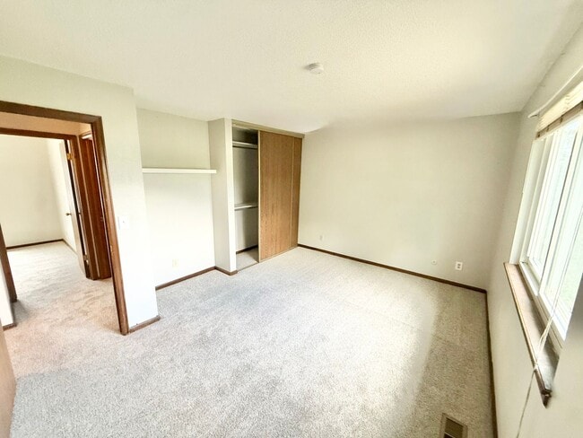 Building Photo - 6515 Flintridge Dr