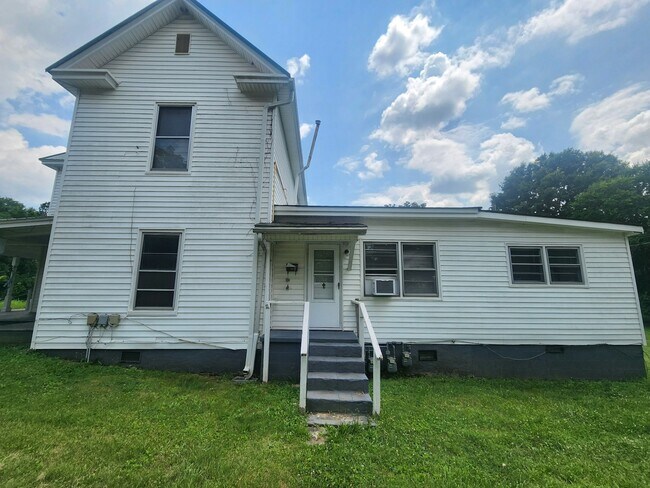 Building Photo - 302 Dahl St