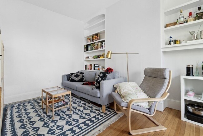 Building Photo - 28 Beacon St