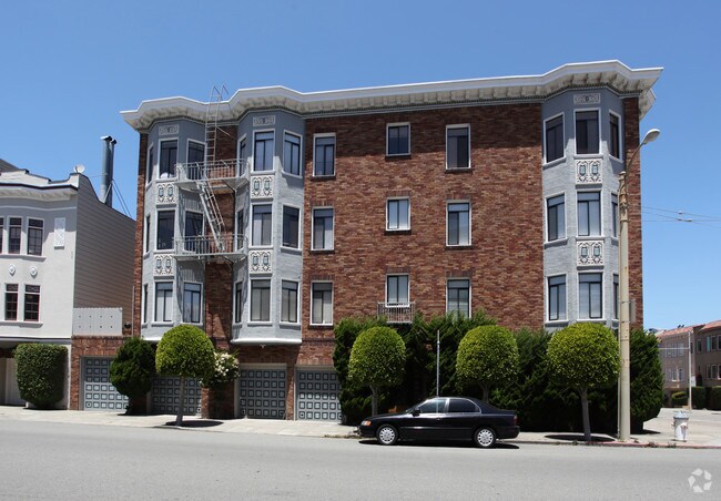 Building Photo - 2500 Chestnut St