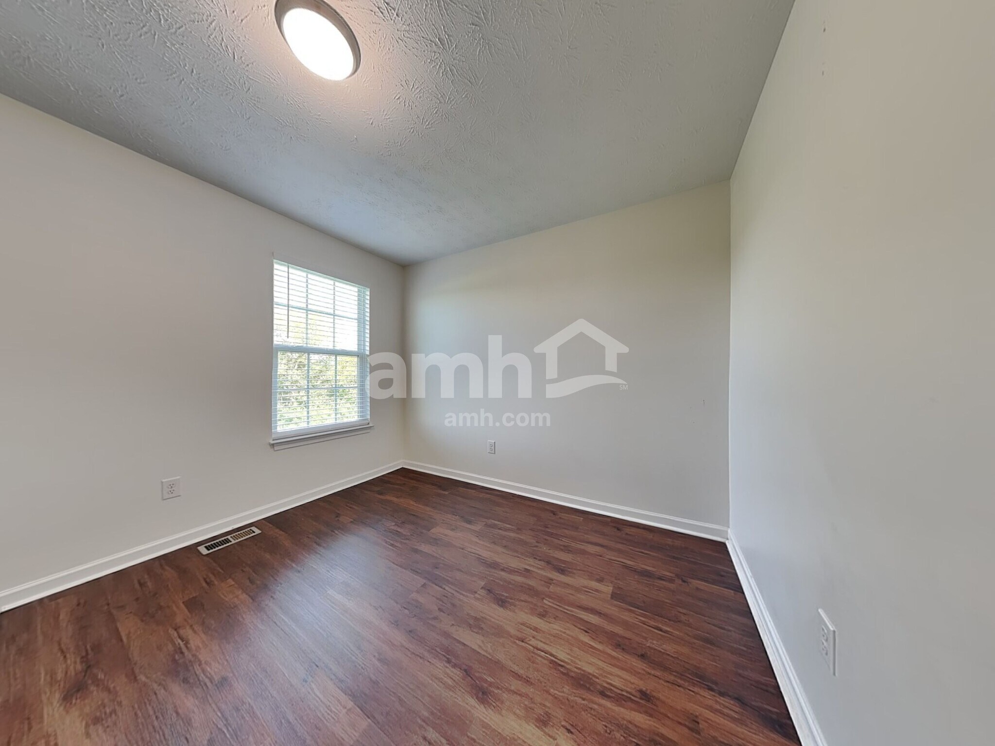 Building Photo - 156 Haverstraw Pl