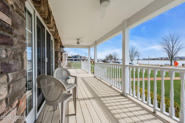 Building Photo - 606 North Blvd