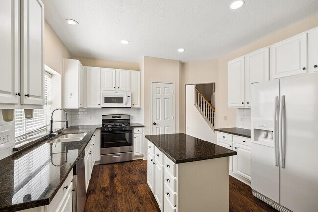 Building Photo - 9811 Sandtown Cir