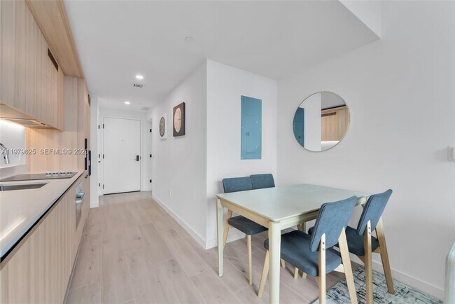 Building Photo - 225 N Miami Ave