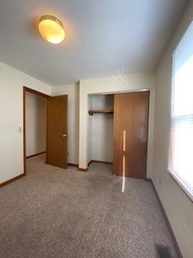 Building Photo - 212 Stonewall Ct