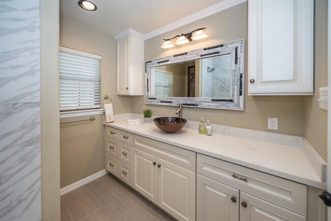 Building Photo - 11038 Waxwing St