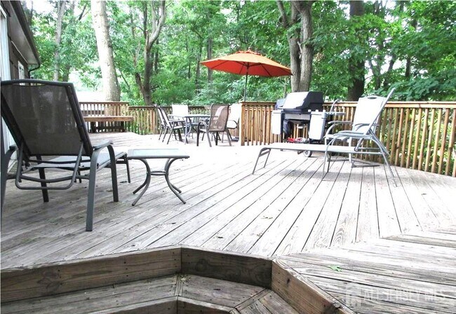 Building Photo - 4 Eric Ln