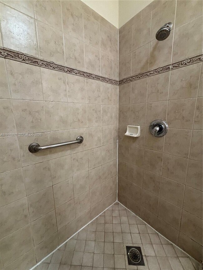 Building Photo - 9053 Plymouth Pl