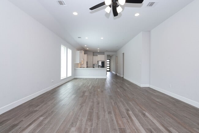Building Photo - 42124 MISTERIO HILLS RD